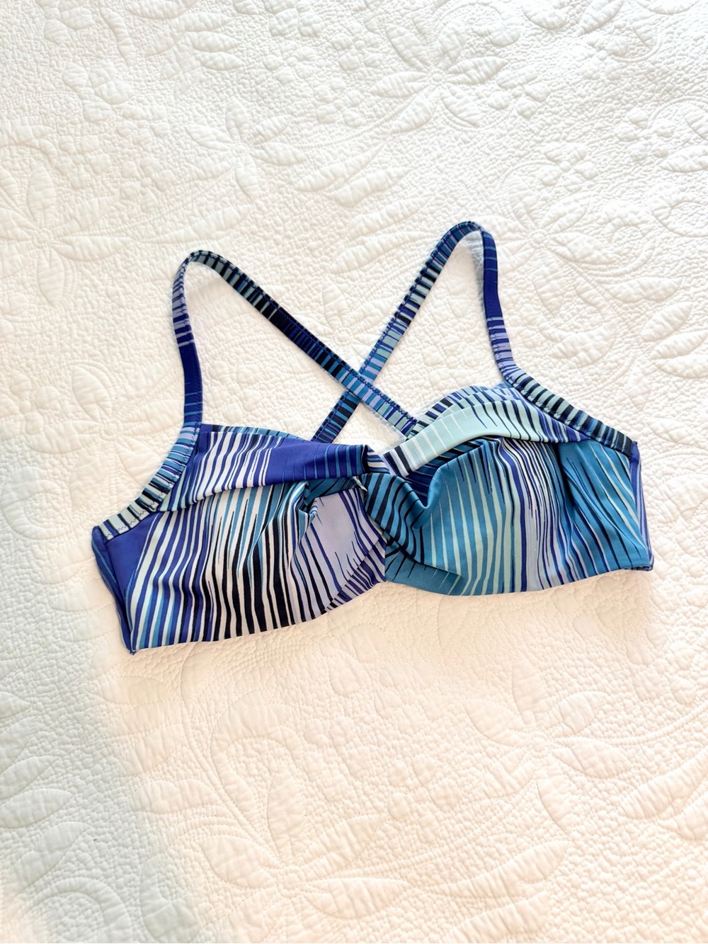 Athleta Ibiza Twist Bikini Top Size 34 B/C Blue Striped Convertible Straps Swim